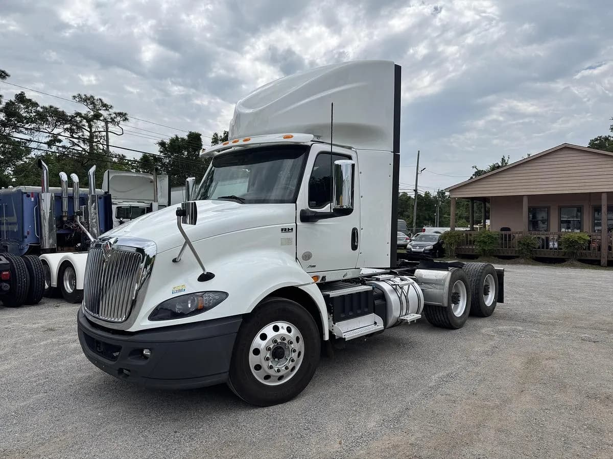 2019 International RH Series Day Cab - Day Cab