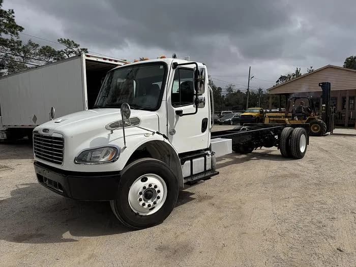 2016 Freightliner M2 106 - Chassis