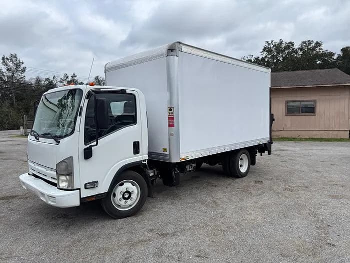 2014 Isuzu NRR - Vans