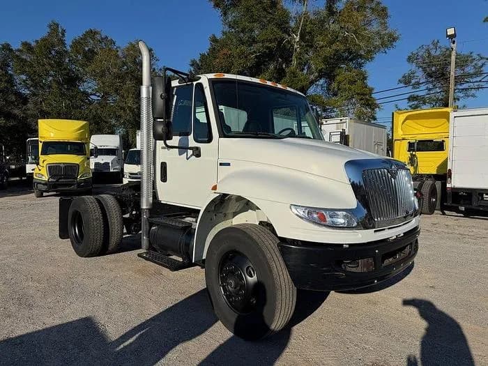 2010 International 4400 - Day Cab