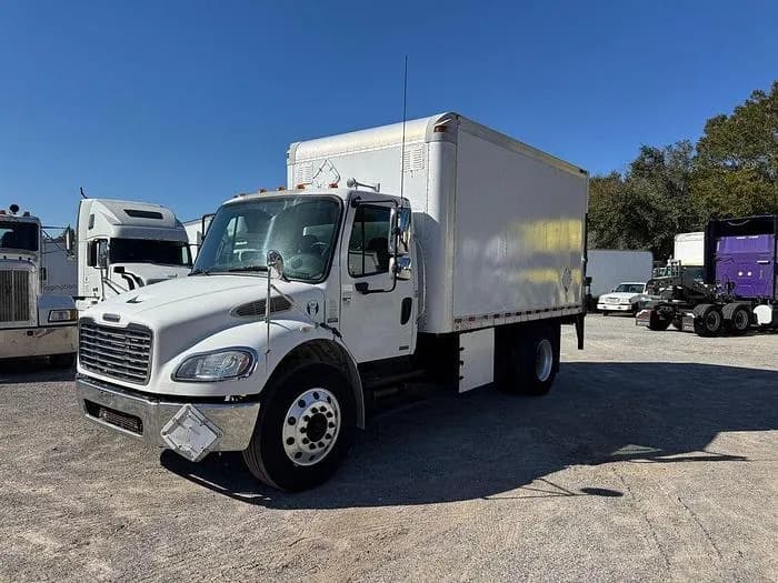 2007 Freightliner M2 106 - Chassis