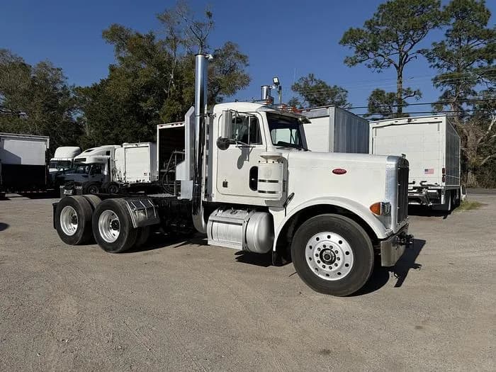 1992 Peterbilt 379 - Sleeper