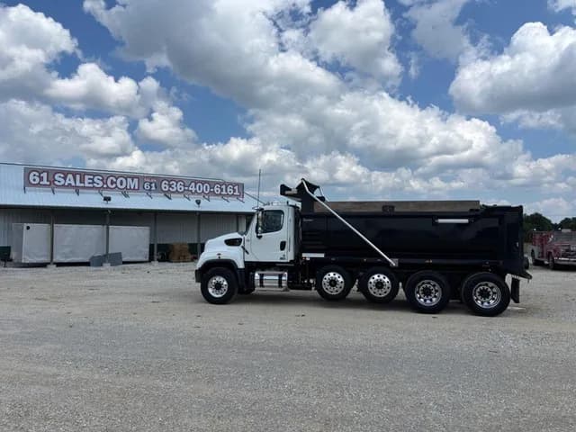 2023 Freightliner 114SD - Dump
