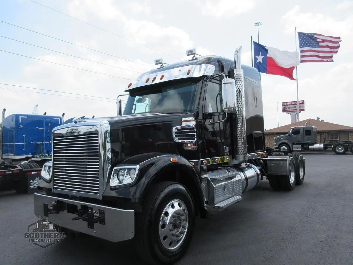 2023 Freightliner Coronado - Sleeper