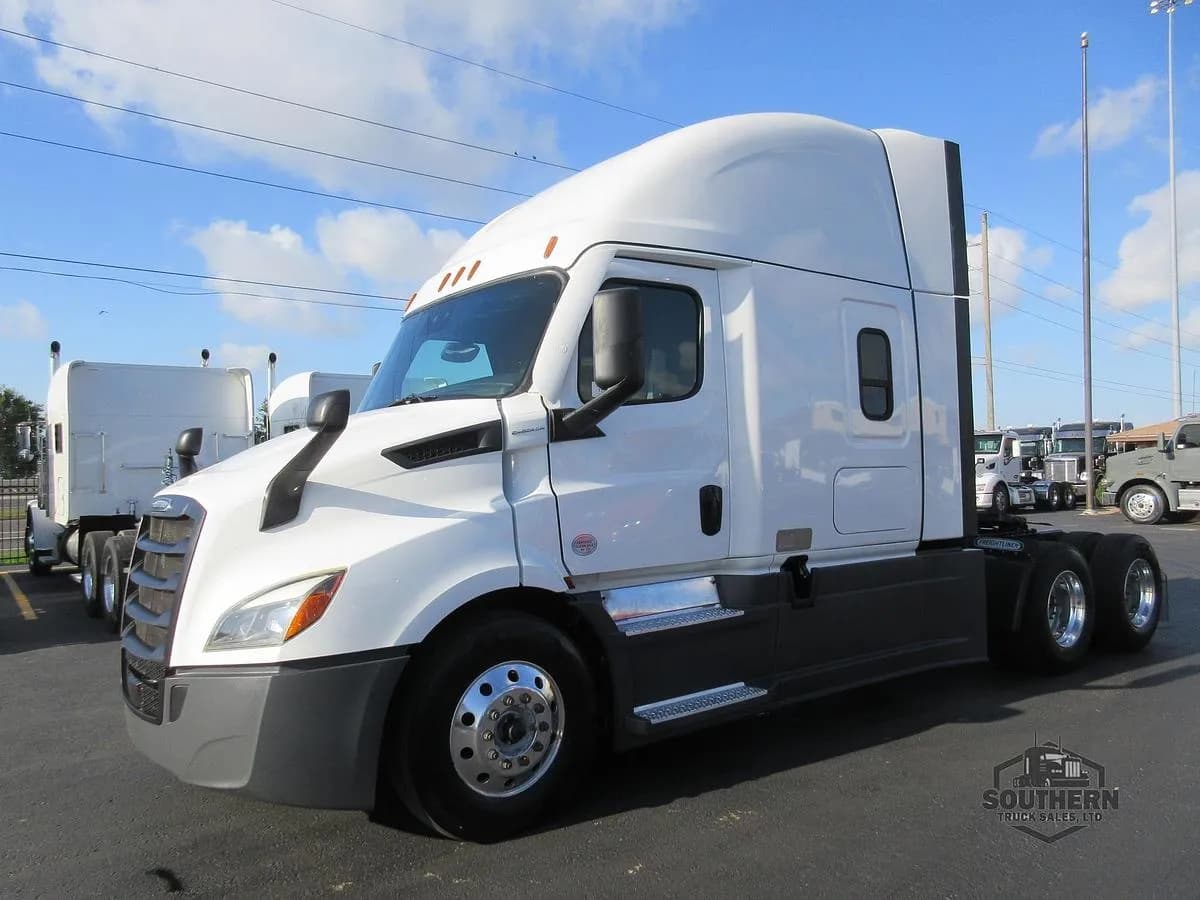 2022 Freightliner Cascadia - Sleeper