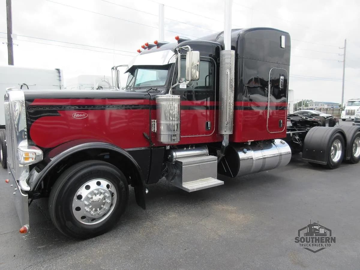 2023 Peterbilt 389 - Sleeper