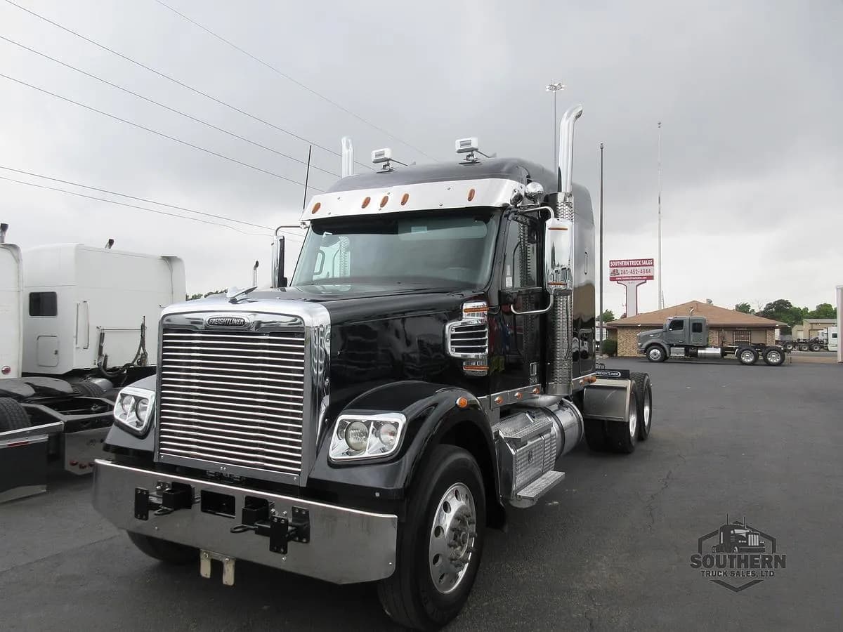 2023 Freightliner Coronado - Sleeper