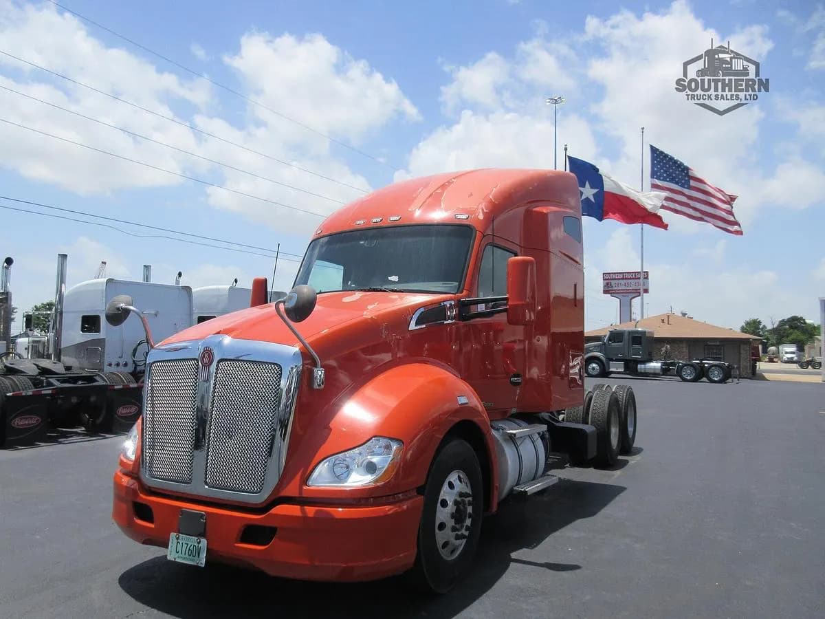 2015 Kenworth T680 - Sleeper