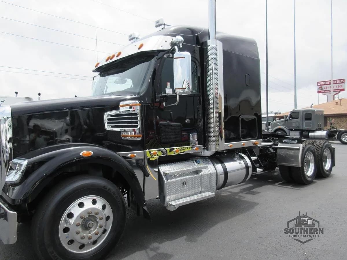 2023 Freightliner Coronado - Sleeper