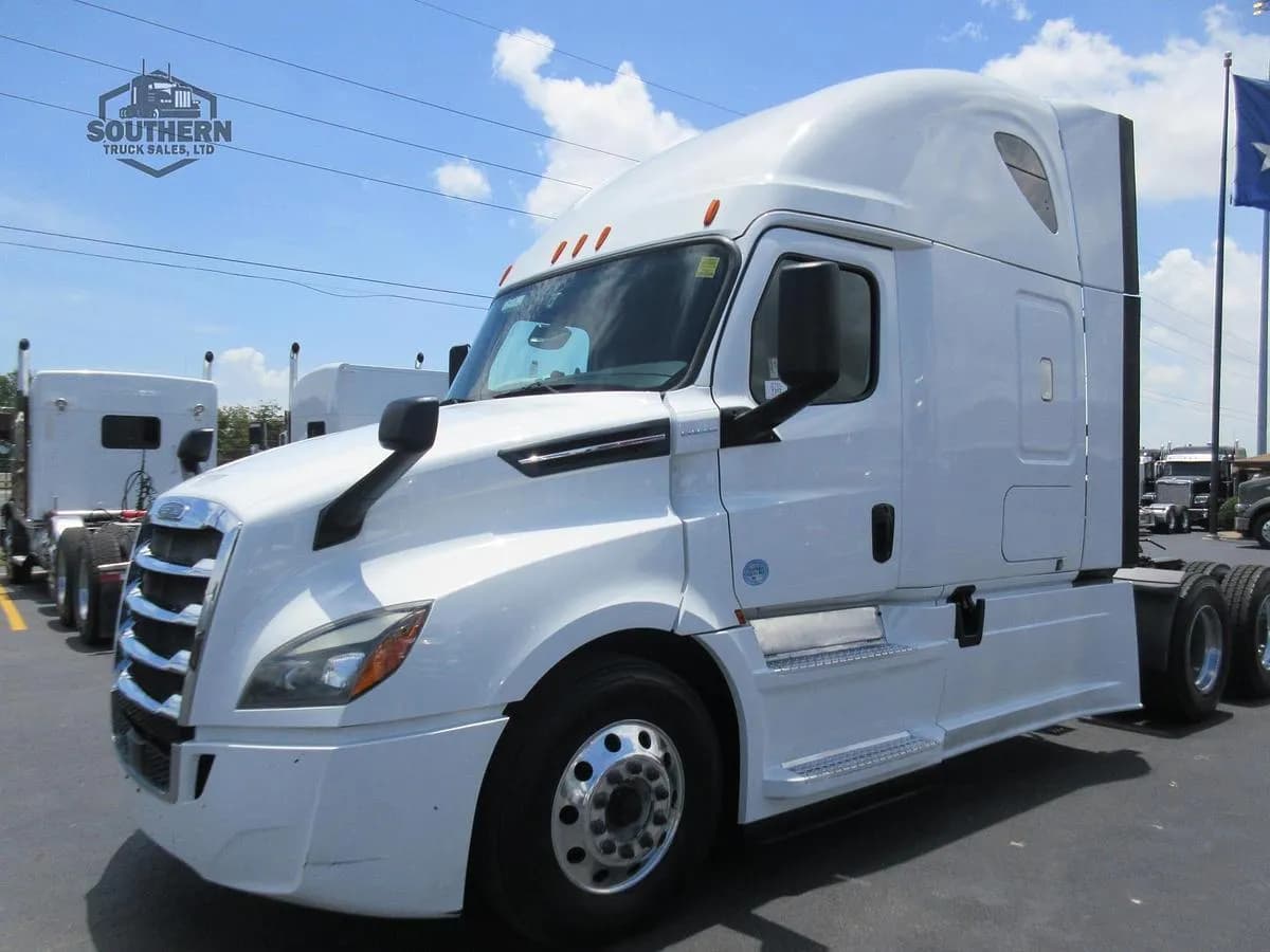 2020 Freightliner Cascadia - Sleeper