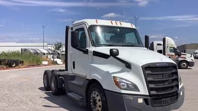 2020 Freightliner Cascadia - Day Cab