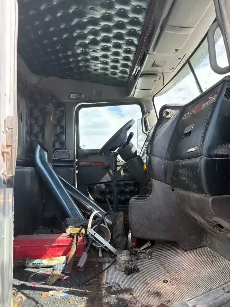 2007 Kenworth T800 Cab - Day Cab