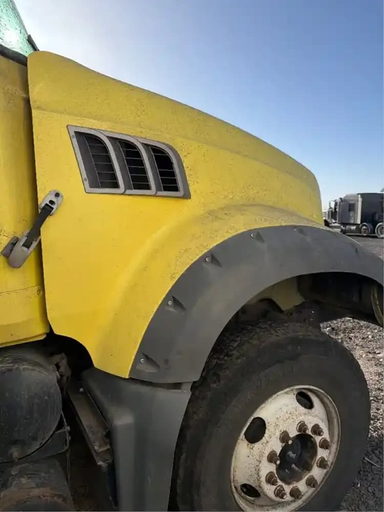 2010 Mack GRANITE Hood