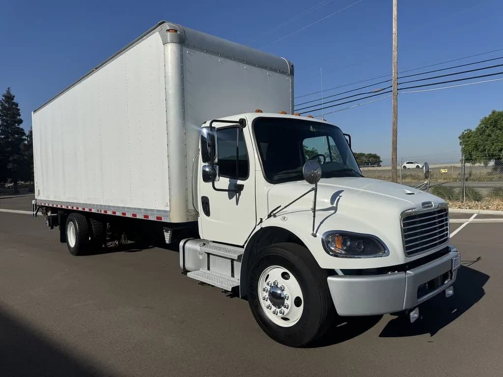 2021 Freightliner M2-106