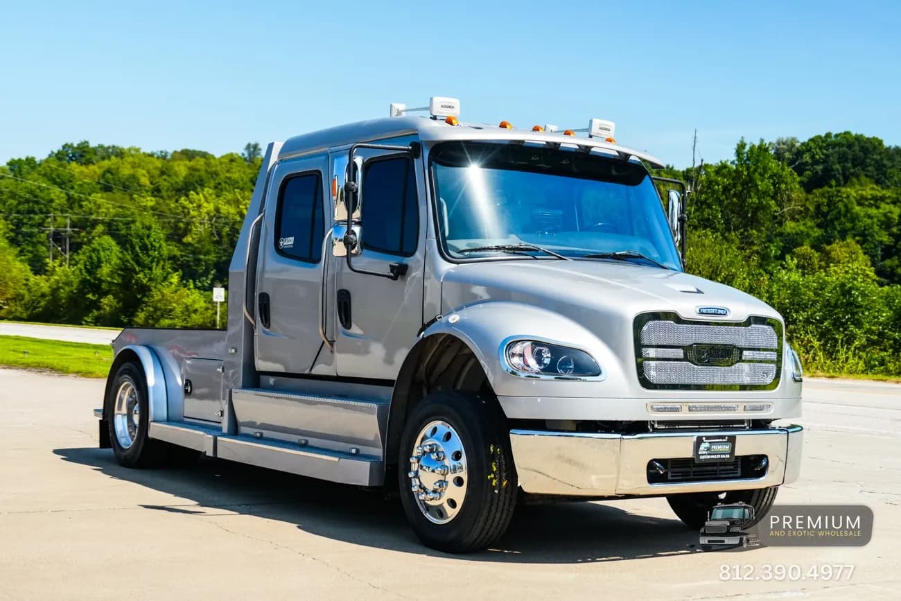 2023 Freightliner M2-106 Laredo