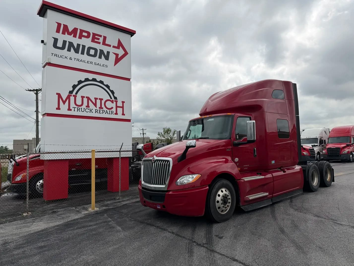 2022 International LT625 U-13194 - Sleeper