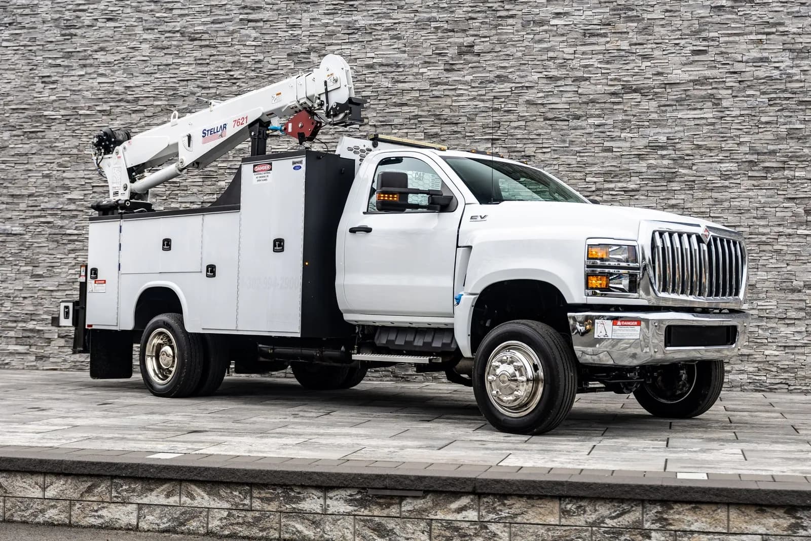2021 International CV515 - Crane