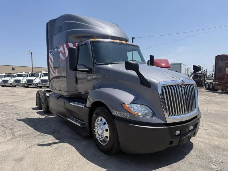 2022 International LT625 - Service