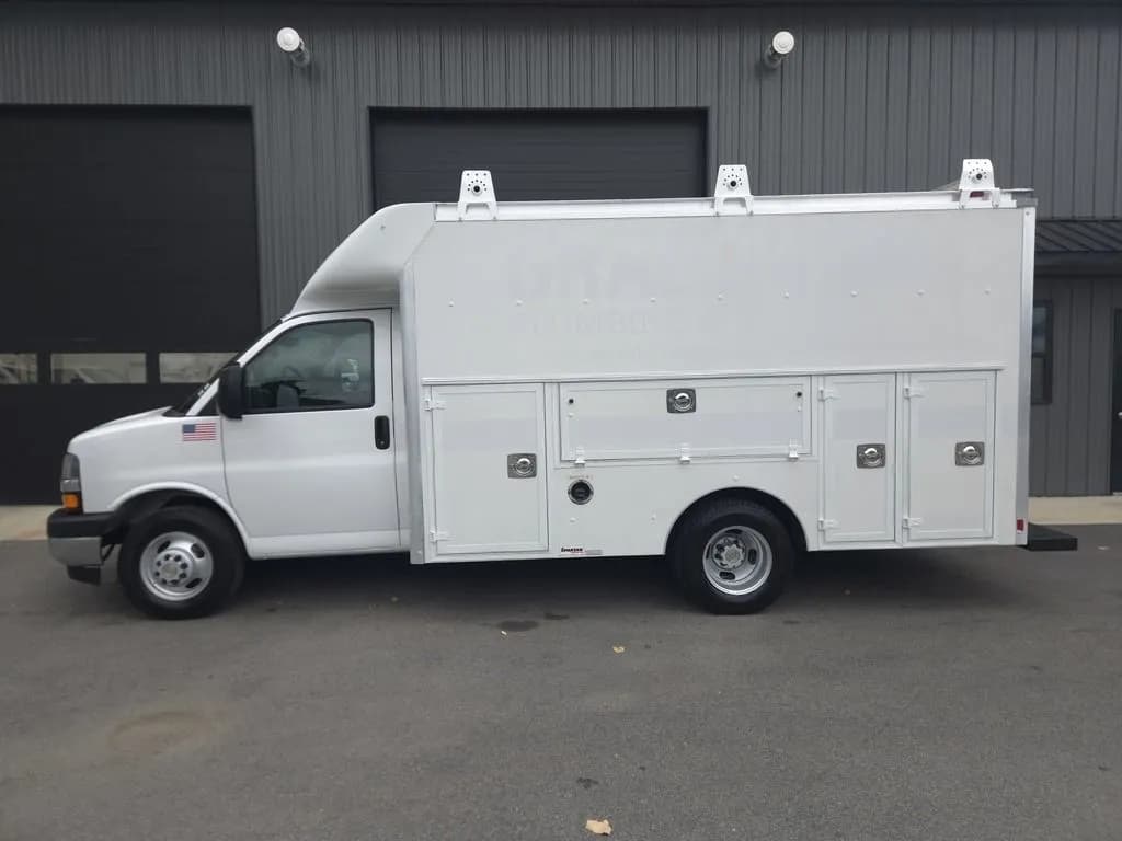 2017 Chevrolet Express 3500 - Box