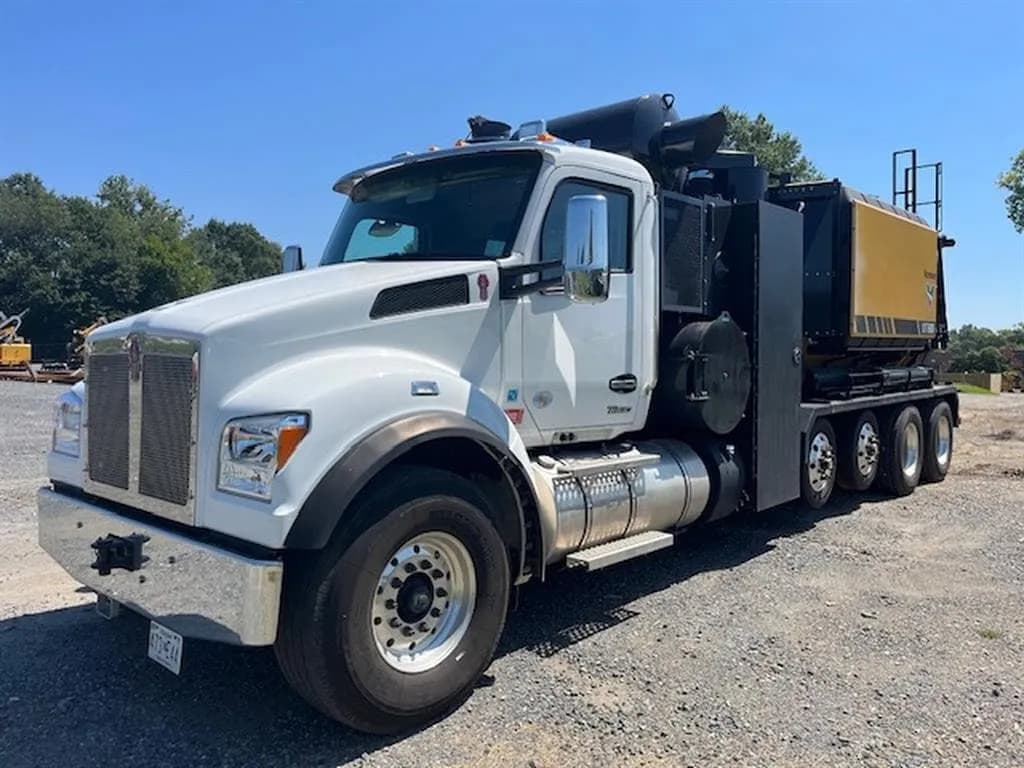 2025 Kenworth T880