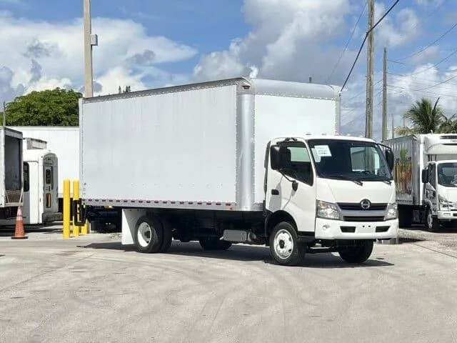 2017 Hino 195 - Box