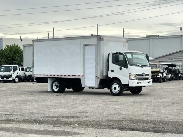 2018 Hino 195 - Box