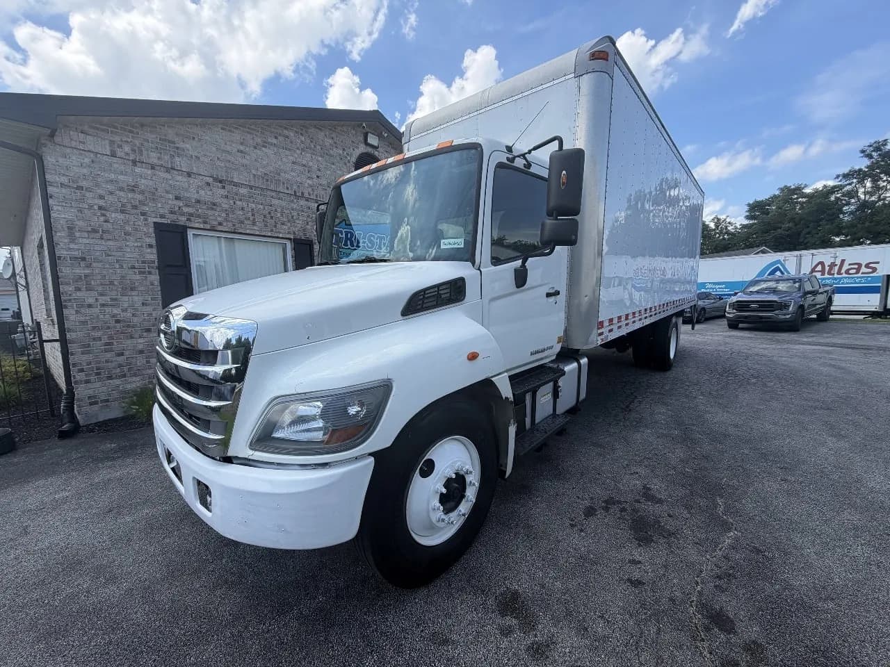 2017 Hino 268 - Box