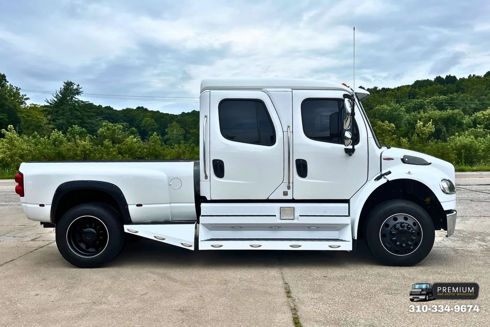 2010 Freightliner M2-106 - Pickup