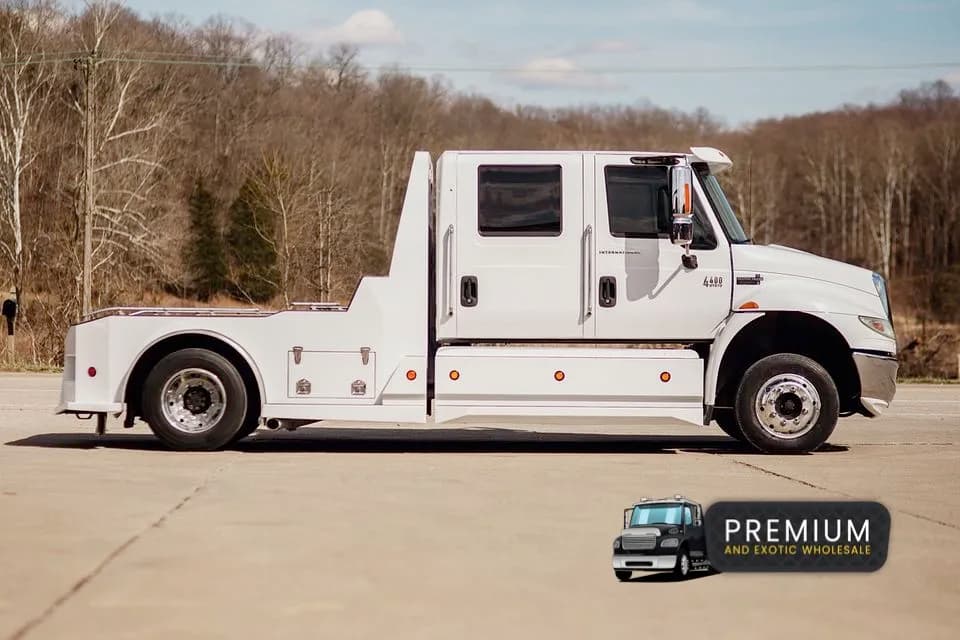 2006 International 4400 - Farm Trucks / Grain Trucks