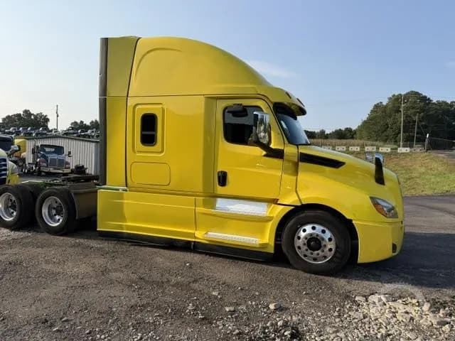 2021 Freightliner Cascadia - Sleeper