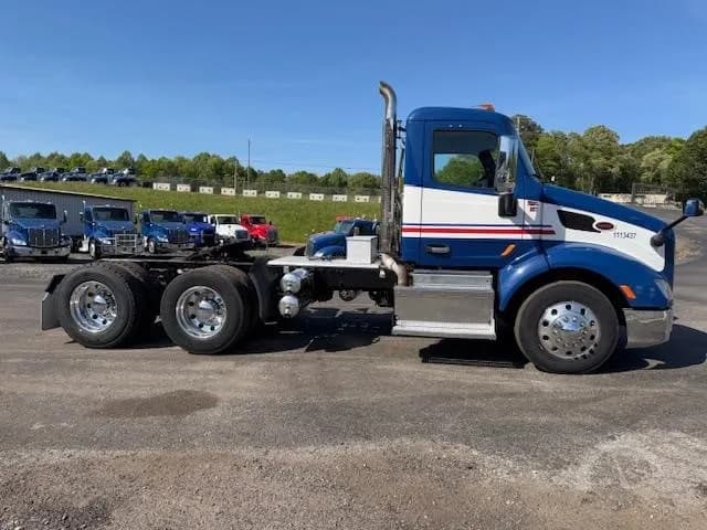 2017 Peterbilt 579 - Day Cab