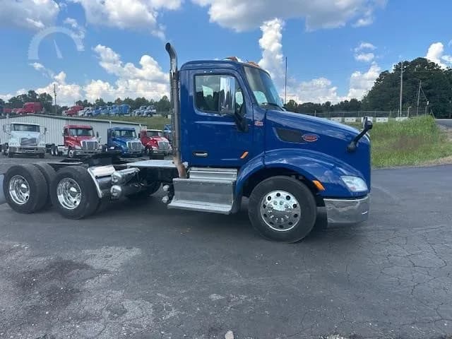 2017 Peterbilt 579 - Day Cab