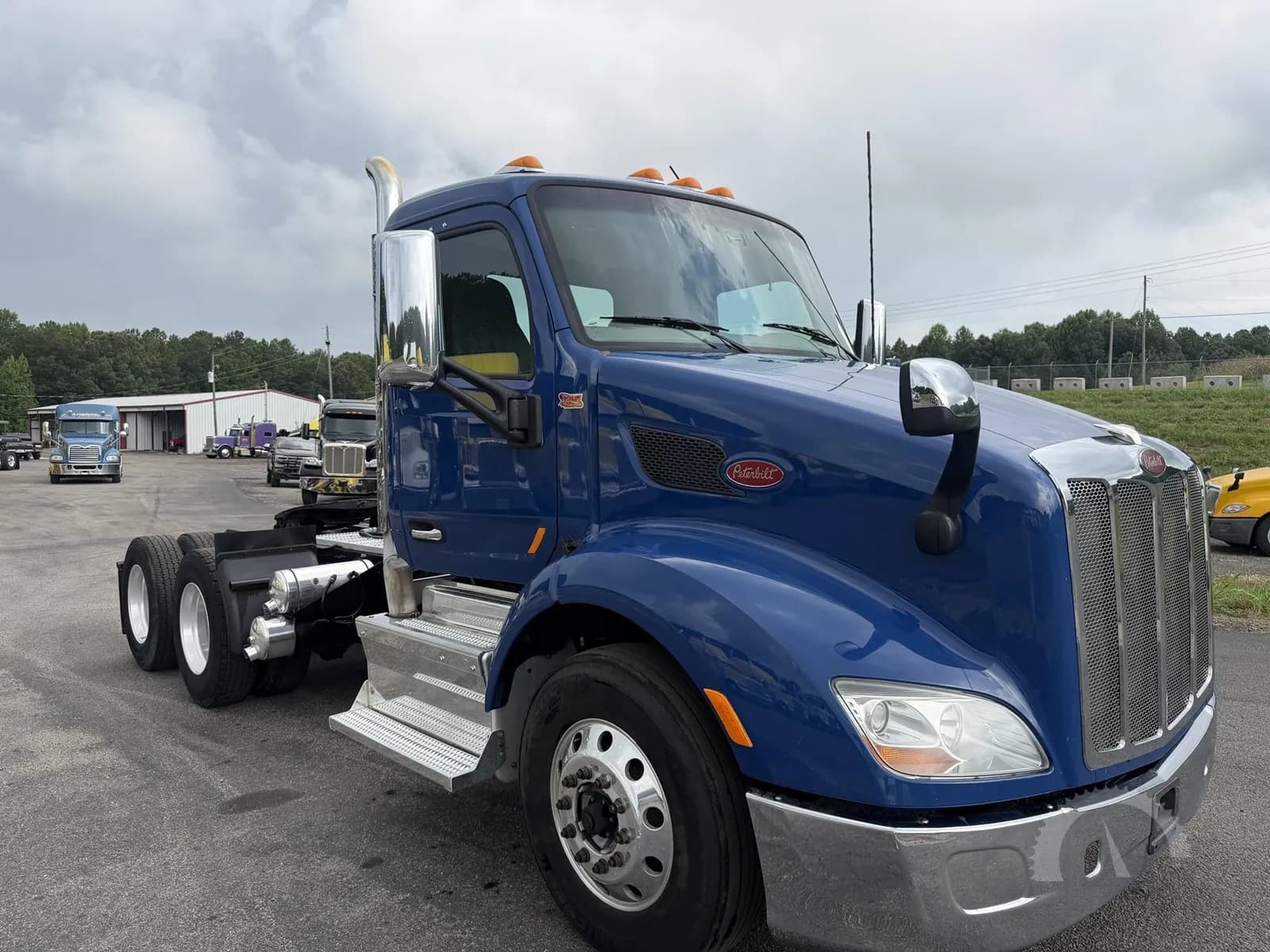 2017 Peterbilt 579 - Day Cab