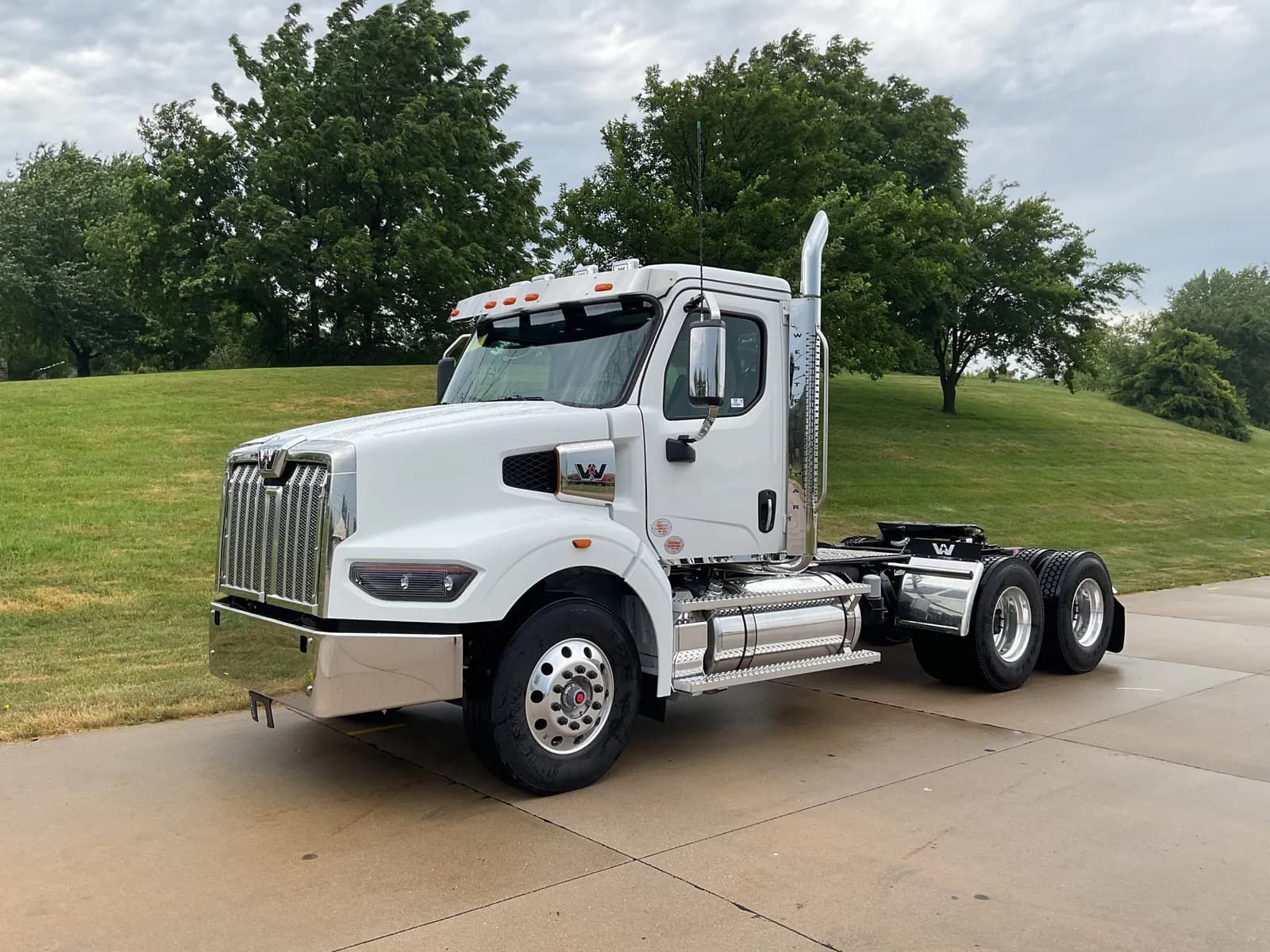 2027 WESTERN STAR 49X Chassis - Chassis