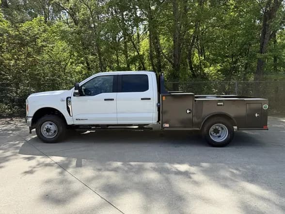 2026 Ford F-350 Crew Cab - Flatbed