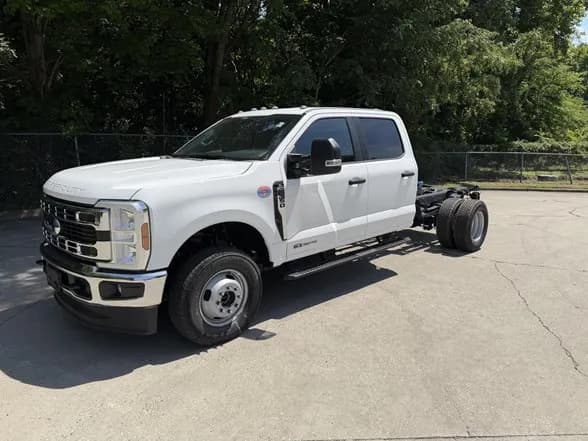 2026 Ford F-350 Crew Cab - Chassis