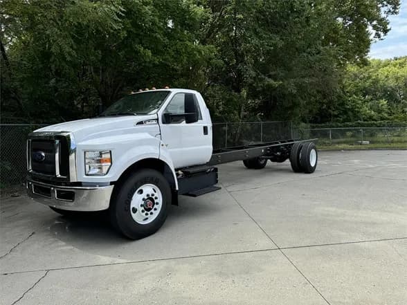 2025 Ford F-750 - Chassis