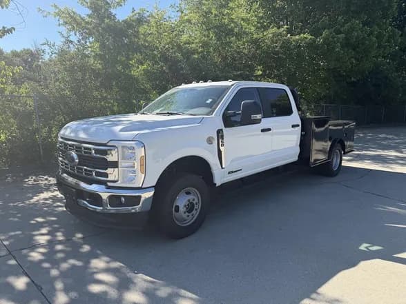2026 Ford F-350 Crew Cab - Flatbed