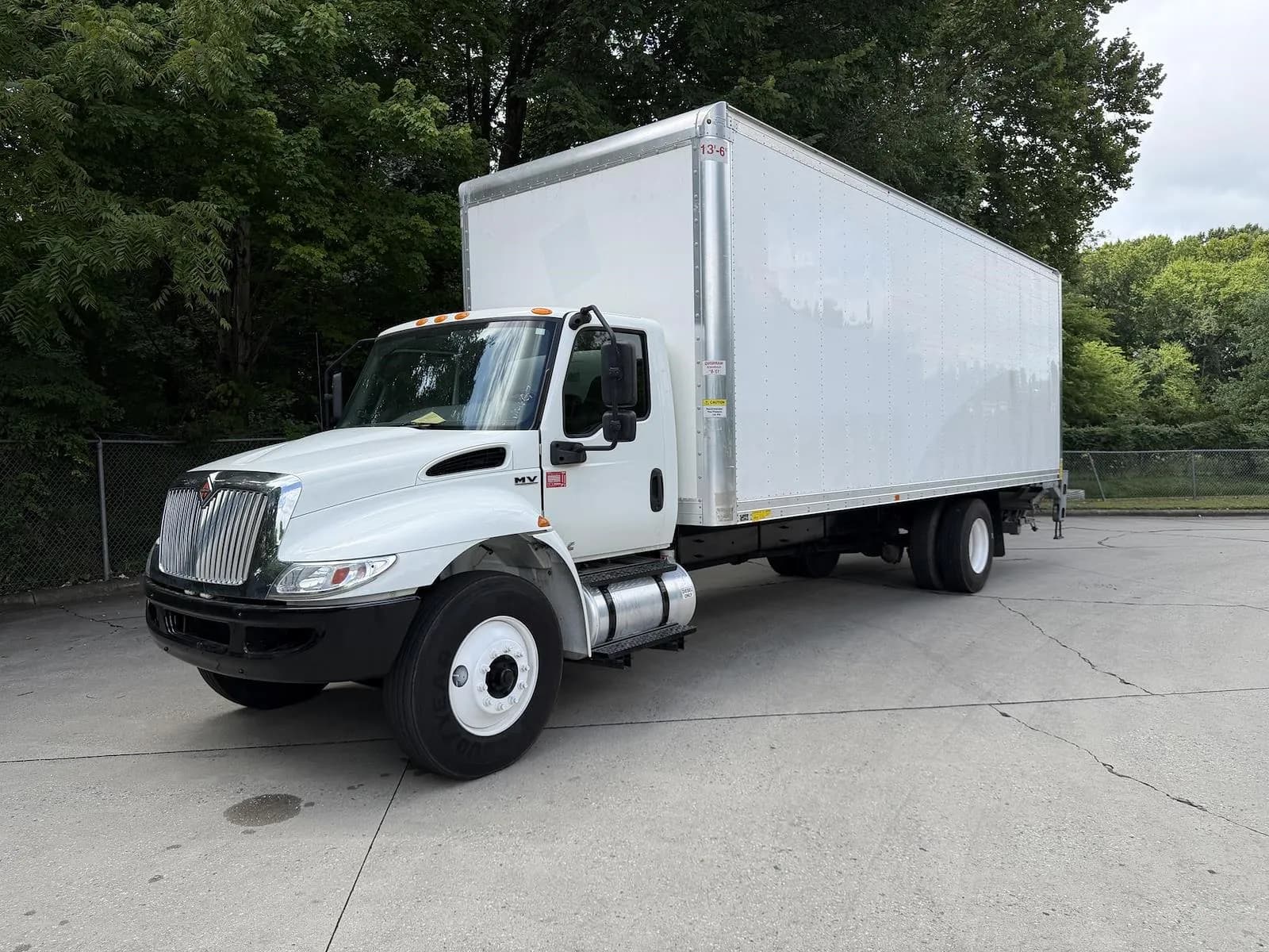 2022 International MV 26' - Box
