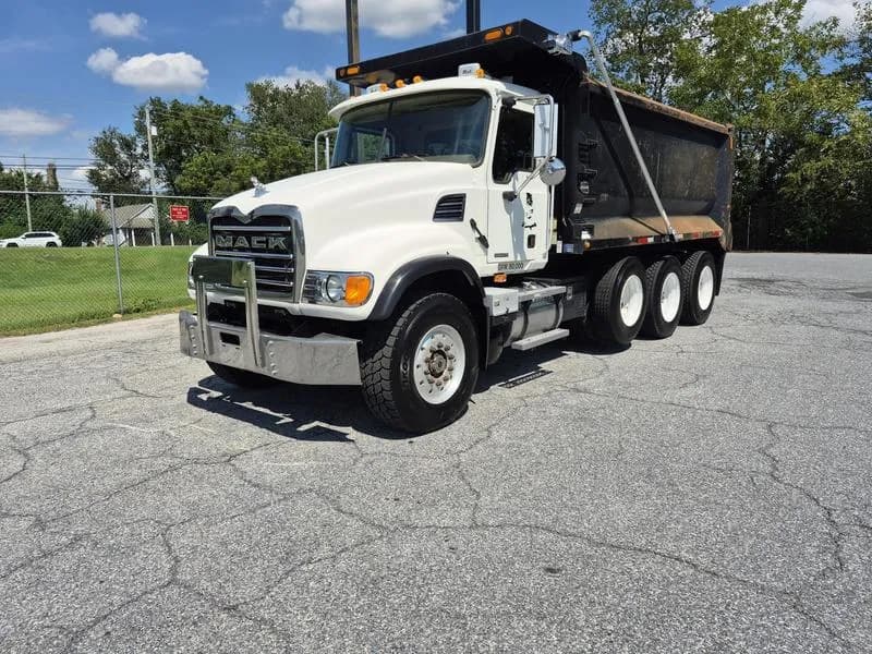 2005 Mack CV713