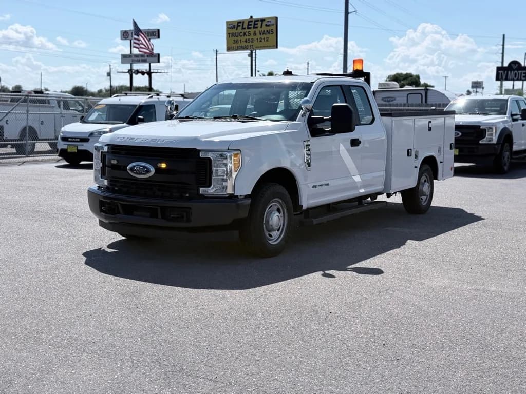 2017 Ford F-350 - Chassis