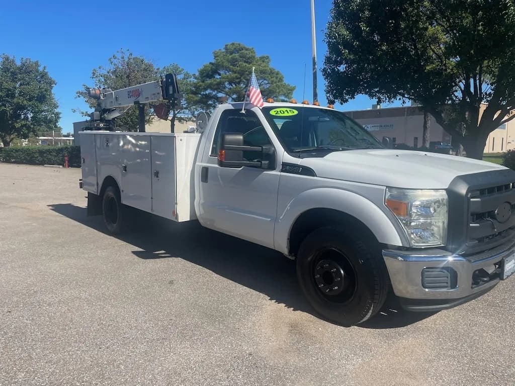 2015 Ford F-350 Chassis - Chassis