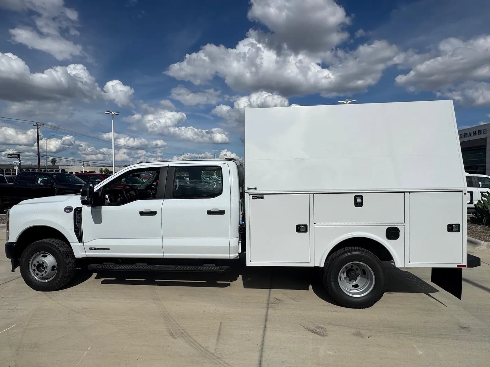 2026 Ford F-350 Crew Cab - Service