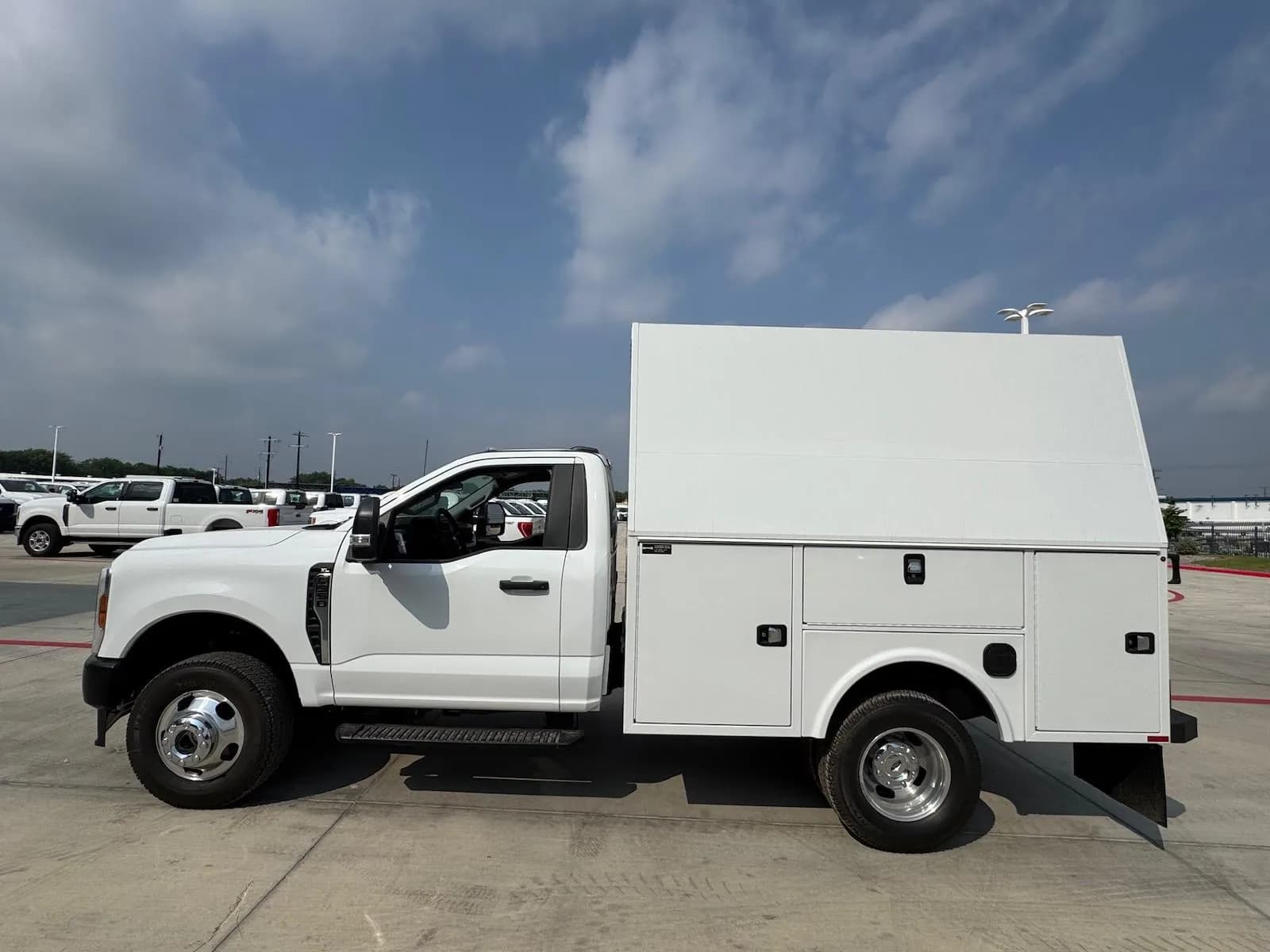 2025 Ford F-350 Knapheide - Service