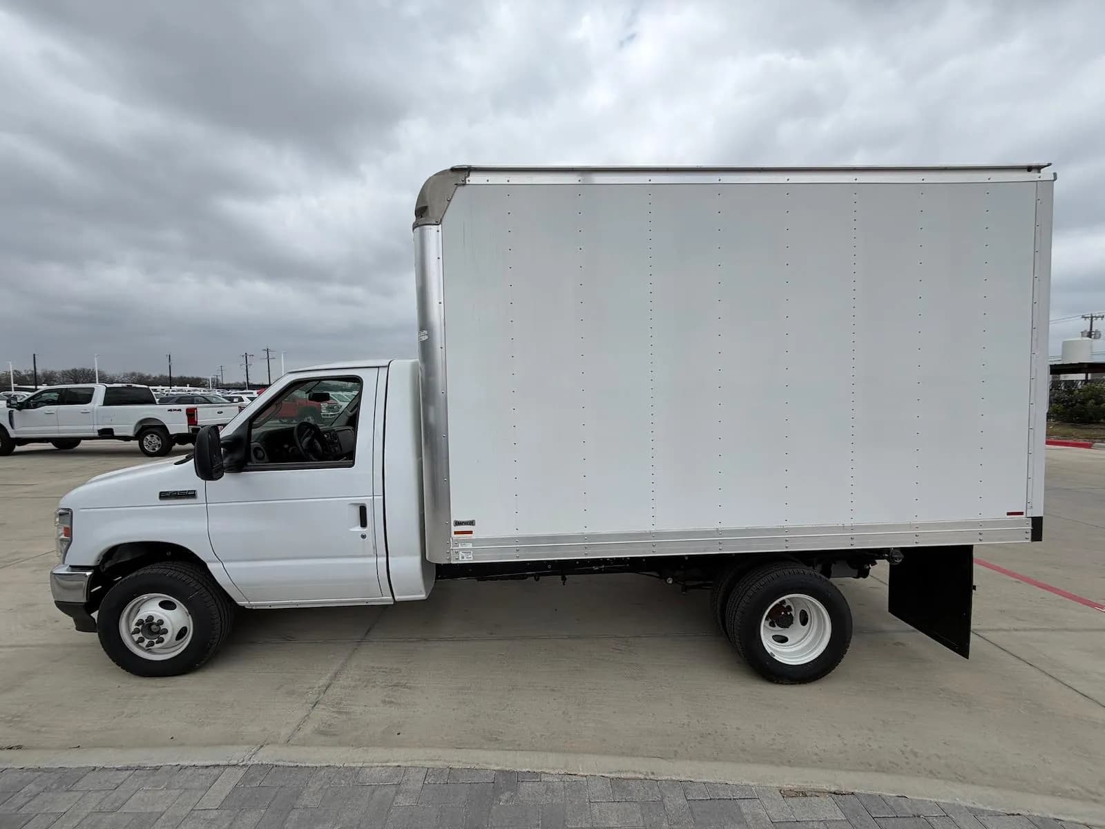 2025 Ford E-450 - Box