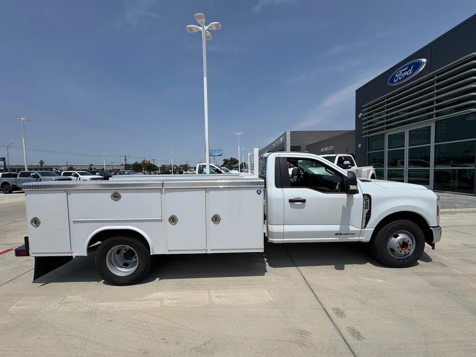 2024 Ford F-350 Royal - Service