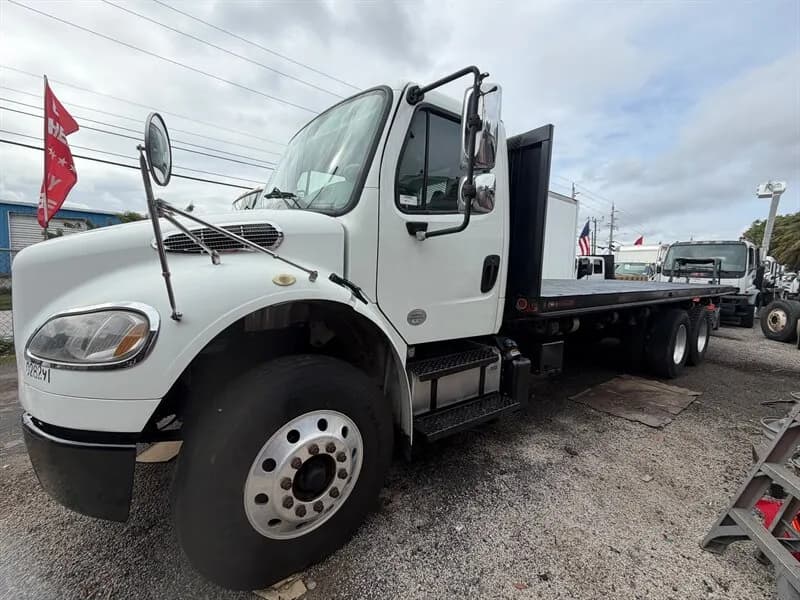 2020 Freightliner M2 106 - Flatbed
