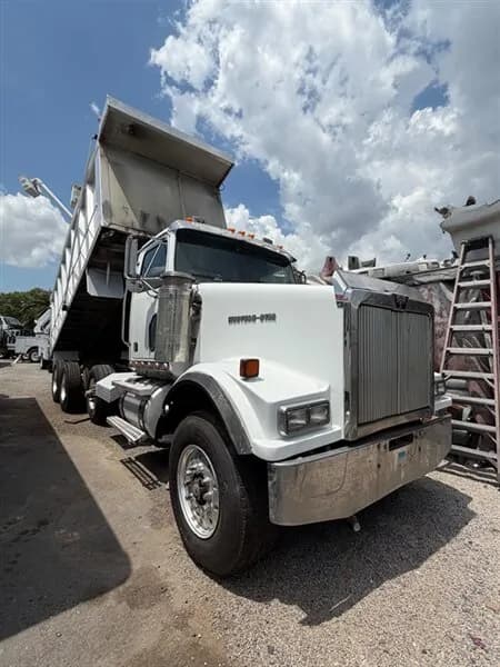 2005 Western Star 4900 SF - Chassis