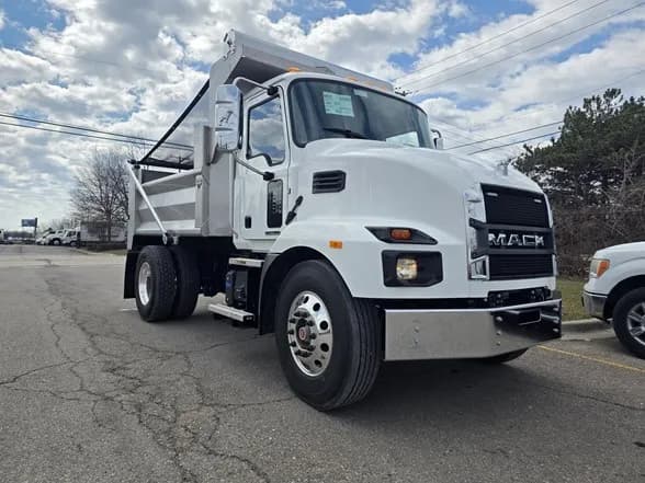 2025 Mack MD7