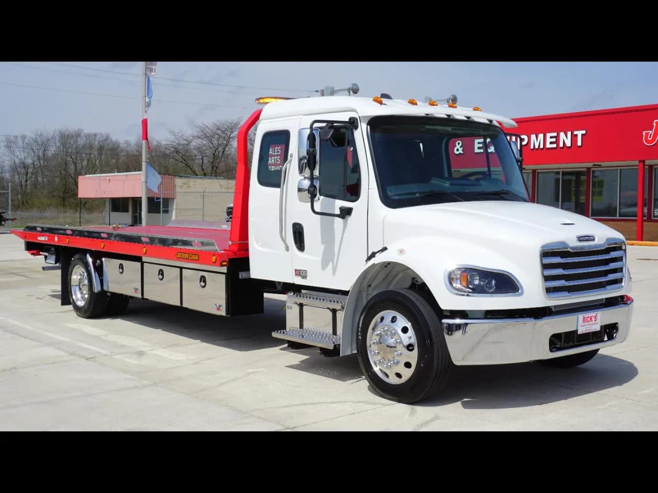 2026 Freightliner M2 106 - Tow